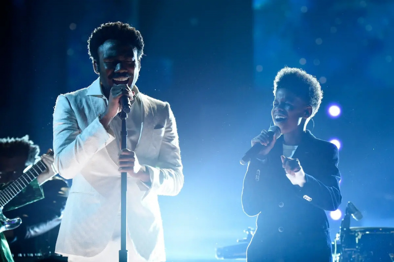 Childish Gambino và JD McRary biểu diễn tại lễ trao giải Grammy