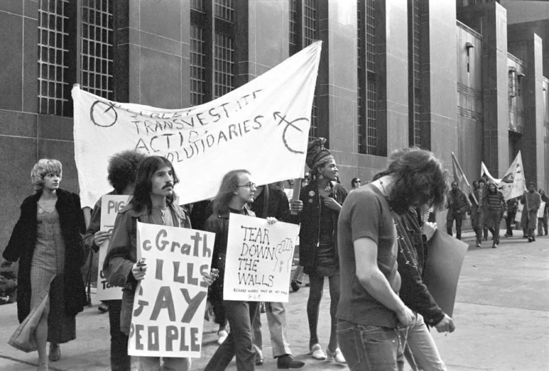 Marsha P. Johnson và Sylvia Rivera tuần hành cùng nhóm chuyển giới