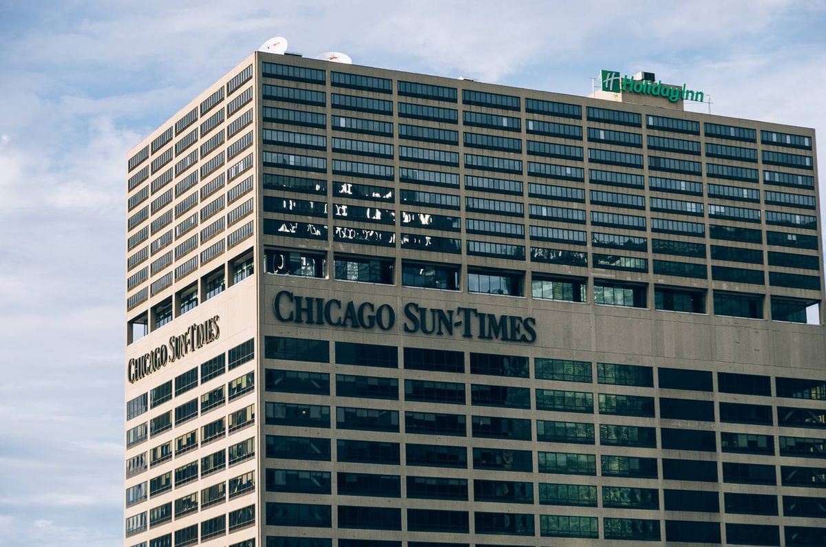 Chicago Sun-Times бұрынғы саясаткер, кәсіподақтарды қоса алғанда, топқа сатылды
