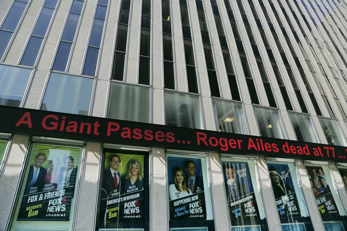 Fox News dipukul dengan 3 tuntutan hukum tambahan yang menuduh diskriminasi rasial dan jenis kelamin