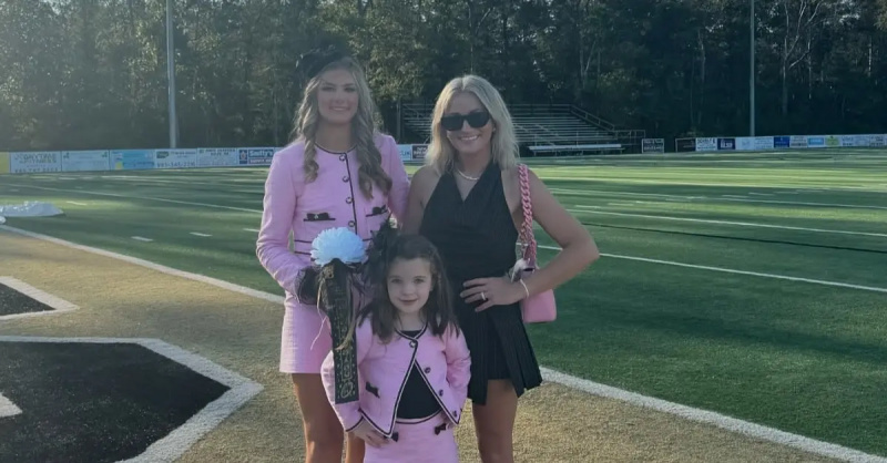 Jamie Lynn Spears poseeraa lastensa kanssa