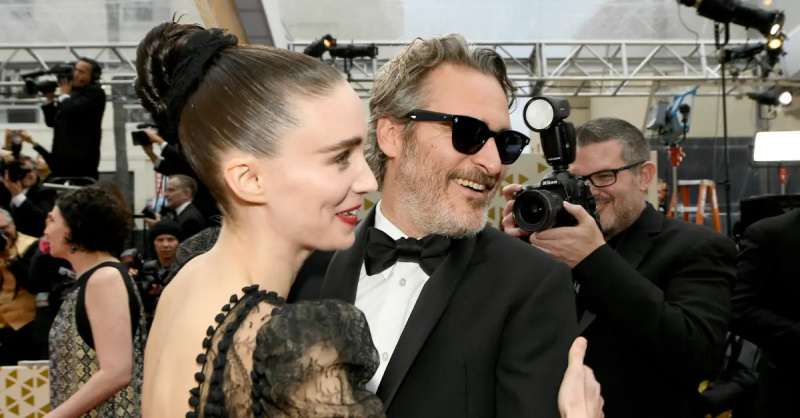 Rooney Mara và Joaquin Phoenix
