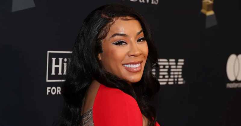 Keyshia Cole đang thể hiện chuyến lưu diễn 'Love Hard' với người đẹp mới gây tranh cãi