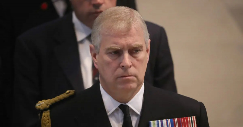 Prins Andrew deltar på en minnegudstjeneste ved katedralen i Manchester 1. juli 2016