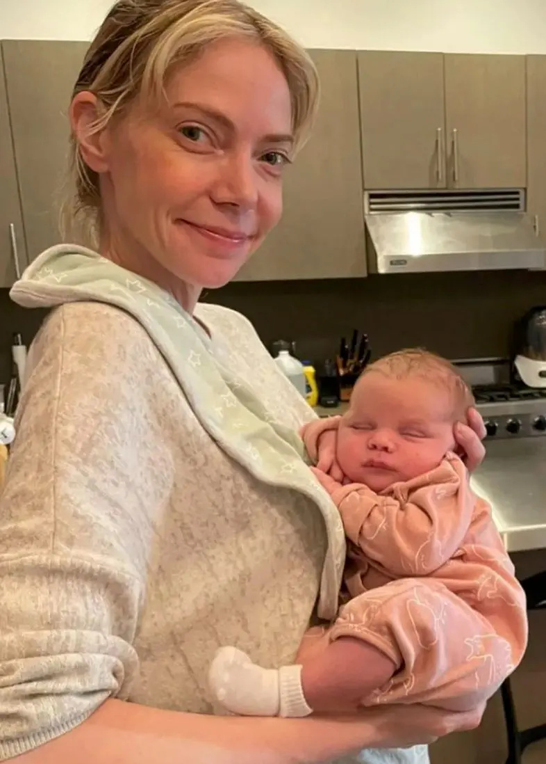 Liki Lindhome, laikanti sūnų Keatoną