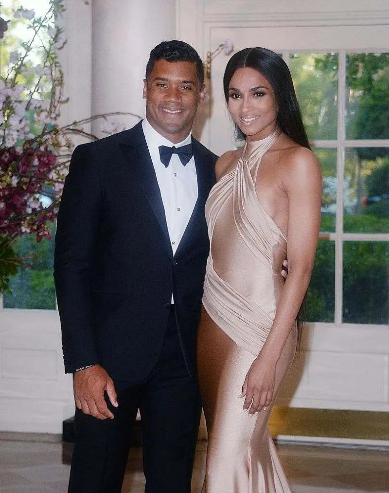 Russell ve Ciara Wilson Eyalet yemeğinde