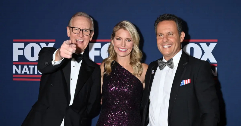 Ainsley Earhardt vele'Fox & Friends' co-hosts.
