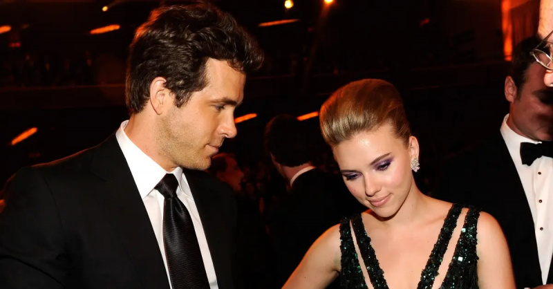 Ryan Reynolds dan Scarlett Johansson menjadi penonton di Tony Awards Tahunan ke-64 di Radio City Music Hall pada 13 Juni 2010 di New York City. (Foto oleh Kevin Mazur/WireImage)