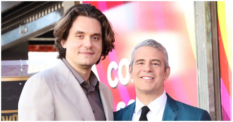 (de izquierda a derecha): John Mayer y Andy Cohen en la ceremonia del Paseo de la Fama de Hollywood en 2022