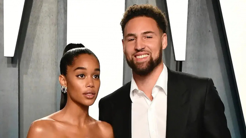 Laura Harrier og Klay Thompson på Vanity Fair Oscar-festen 2020