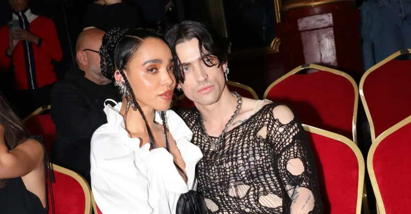 FKA Twigs og Jordan Hemingway deltager i Viktor & Rolf Haute Couture efterår/vinter 2023/2024 show som en del af Paris Fashion Week