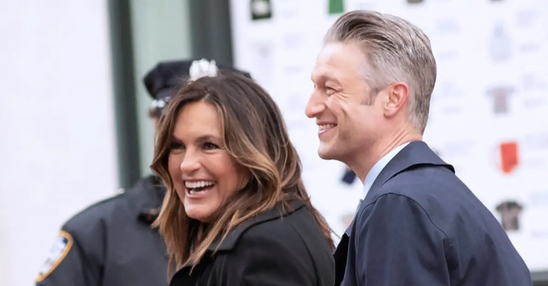 (L-R):Mariska Hargitay和Peter Scanavino拍摄'Law & Order: Special Victims Unit'