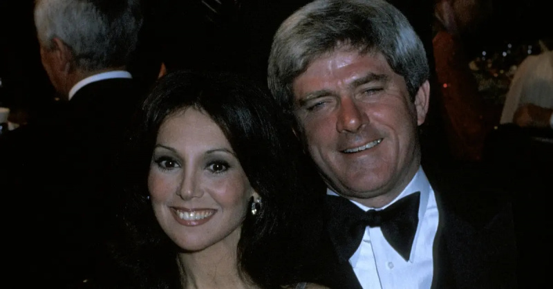 Marlo Thomas a Phil Donahue během banketu Iris Awards - 4. března 1978 v Bonaventure Hotel v Los Angeles, Kalifornie, Spojené státy americké. (Foto od Ron Galella/Rona Galella Collection přes Getty Images)