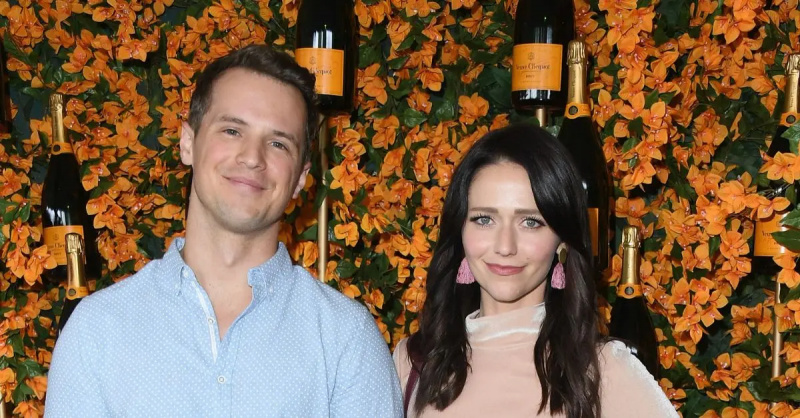(da sinistra a destra): Freddie Stroma e Johanna Braddy a un evento.