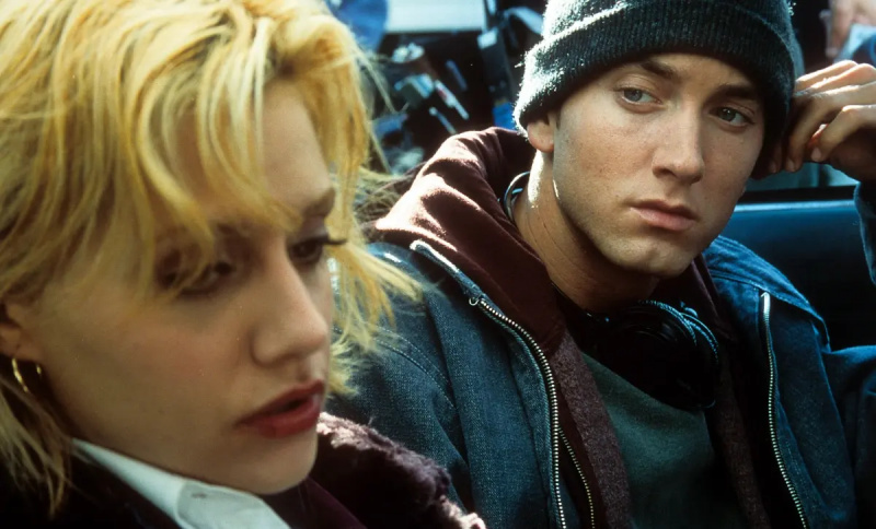 阿姆在电影中的一个场景中看着布列塔尼·墨菲'8 Mile' in 2002.