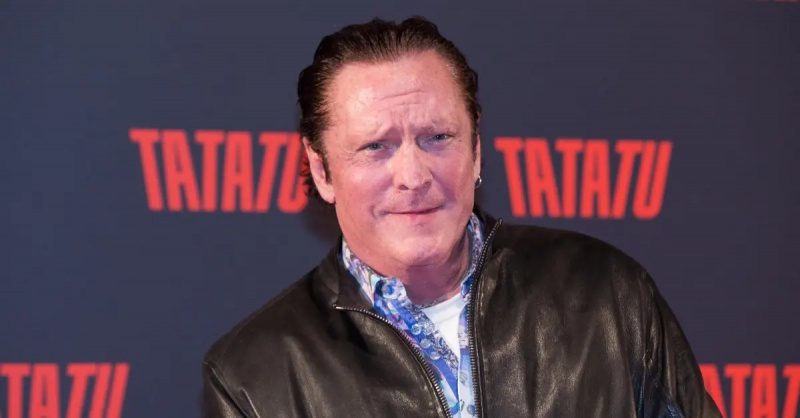 Si Michael Madsen ay naghain ng diborsyo na ang kanyang asawang si DeAnna ang naging sanhi ng pagpapakamatay ng kanilang anak.