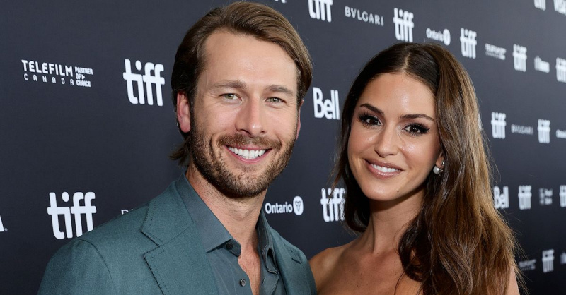 Glen Powell hraje v 'Devotion' –– S kým chodí?