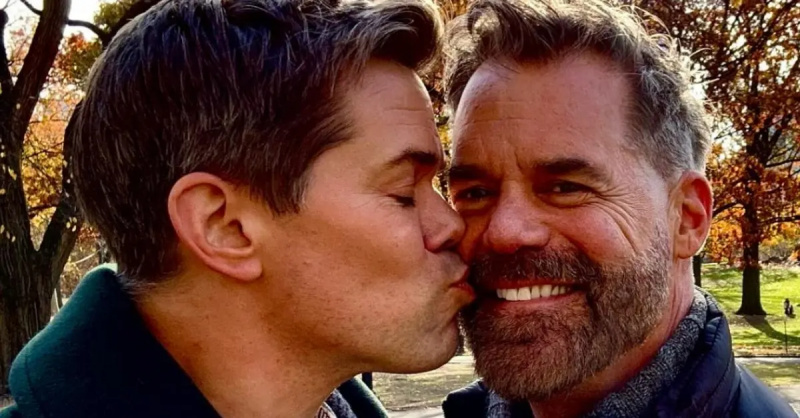 Si Andrew Rannells at ang Kanyang Kasosyo ay Nagbabahagi ng 12-Taong Agwat sa Edad — At saka, Isa Siyang Stepfather sa Kanyang mga Anak!