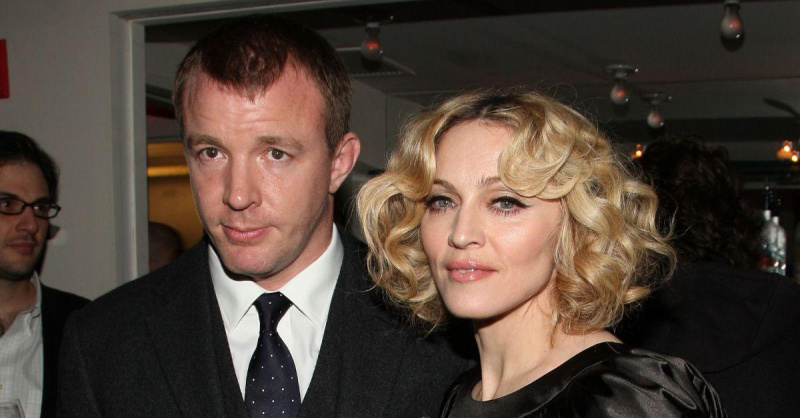 (kiri-kanan): Guy Ritchie dan Madonna menghadiri sebuah acara.