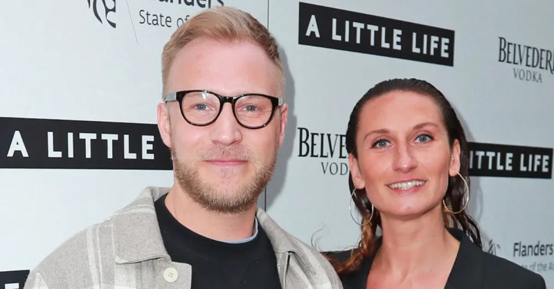 Sam Phillips e Bessie Carter comparecem à apresentação noturna para a imprensa de'A Little Life' at Harold Pinter Theatre