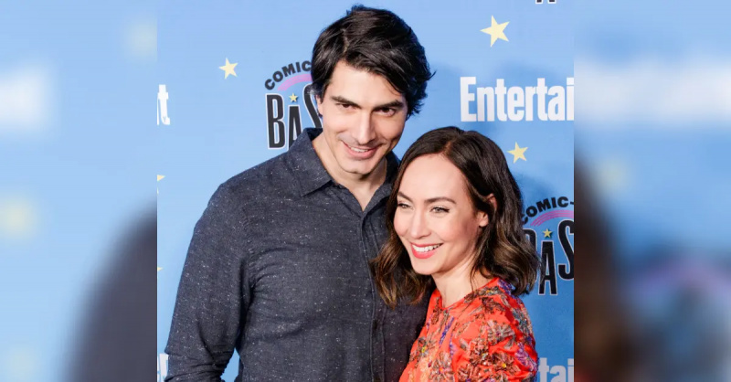 Brandon Routh og Courtney Ford deltar på Entertainment Weekly's Comic-Con Celebration in July 2019.