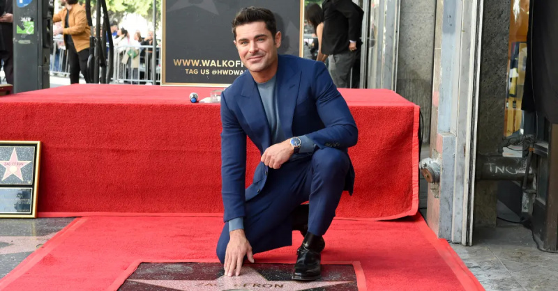 Zac Efron, 11 Aralık 2023'te Los Angeles'ta Hollywood Walk of Fame'de yıldızıyla poz veriyor.