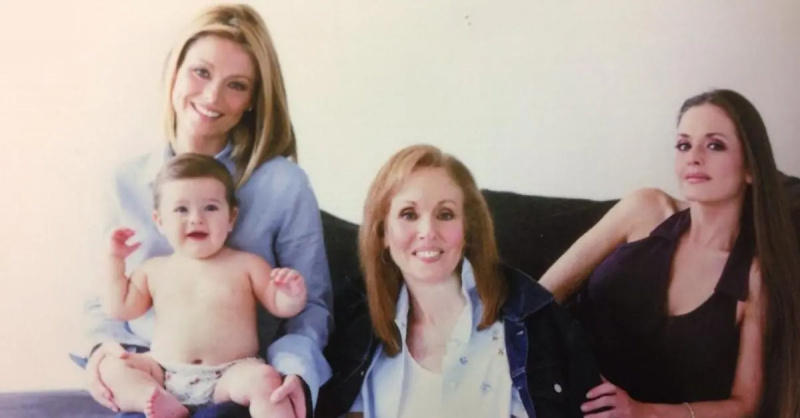 Kelly Ripa, Essie Ripa, Linda Ripa ve Lola