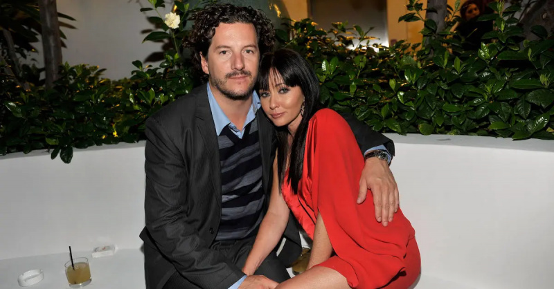 Kurt Iswarienko y Shannen Doherty asisten a la fiesta pre-Emmy de Entertainment Weekly y Women in Film en The Sunset Marquis Hotel el 17 de septiembre de 2009 en West Hollywood, California