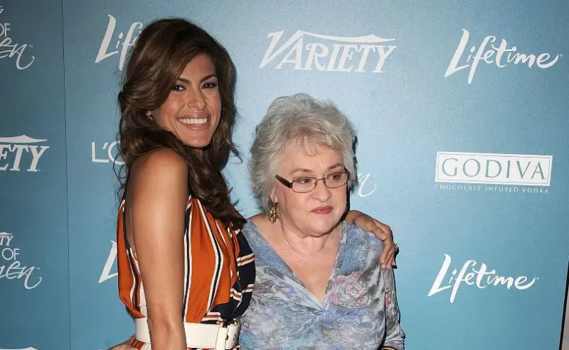 Cha mẹ của Eva Mendes là ai? Người hâm mộ thắc mắc sau video lan truyền