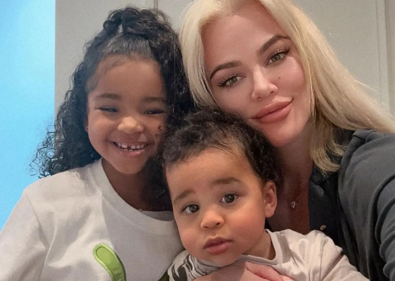 Khloé Kardashian sier at morgenen hennes inkluderer å lage skolelunsjer og vekke barna