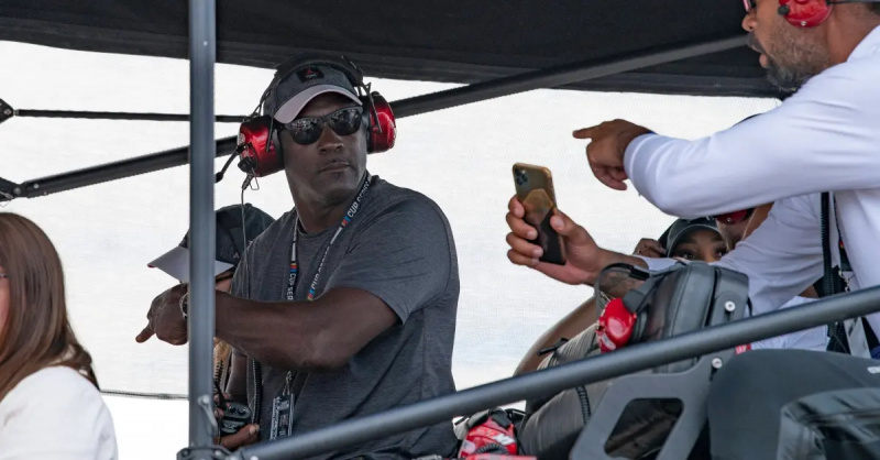 Michael Jordan Neden NASCAR'a Dava Açıyor? NASCAR Ekipleri 'Tekelci Zorbalarla' Mücadele Ediyor