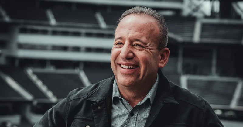   David Meltzer fejlövés a futballstadionban