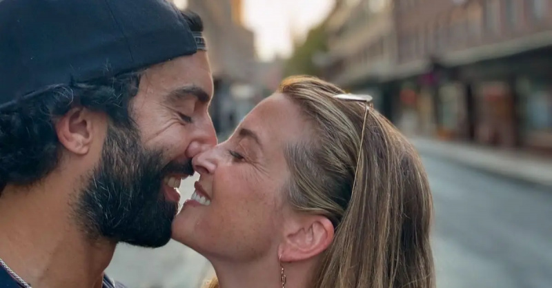Justin Baldoni și Emily Baldoni pozează pe Instagram.
