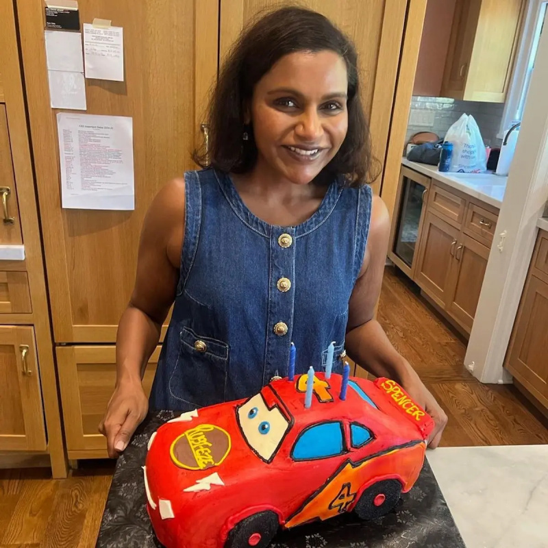 Allt om Mindy Kalings son Spencers 4-årsfest med biltema