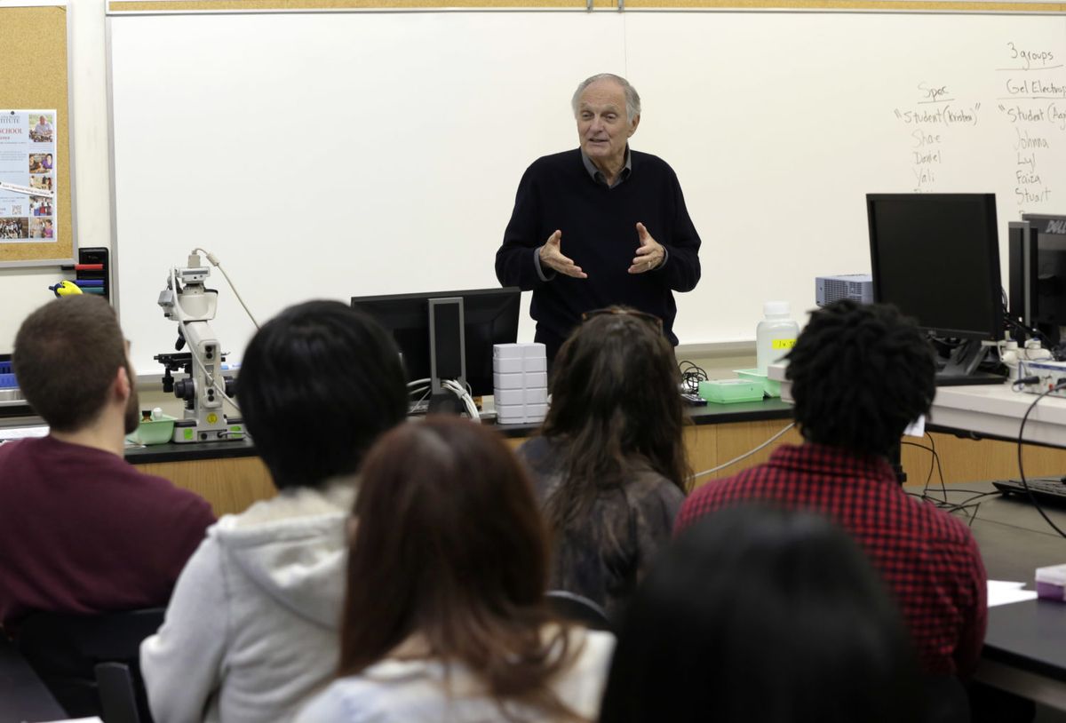 Czego Alan Alda może nauczyć dziennikarzy o komunikowaniu naszego zawodu