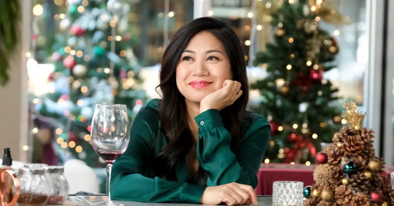 Liza Lapira sebagai Natalie