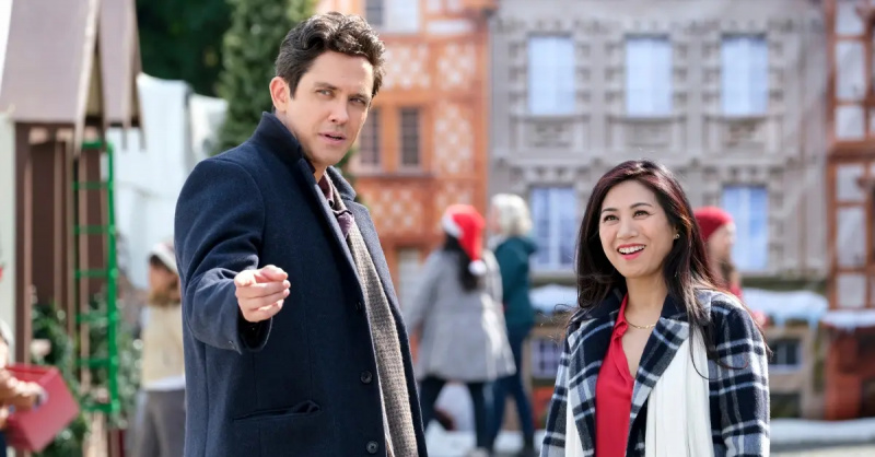 Neal Bledsoe sebagai Nick dan Liza Lapira sebagai Natalie
