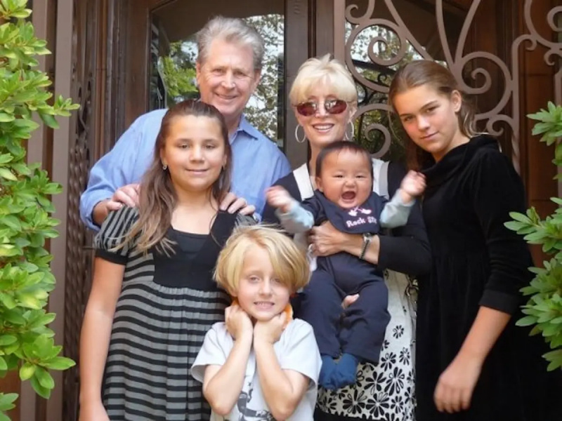Brian Wilson cùng vợ và một số con