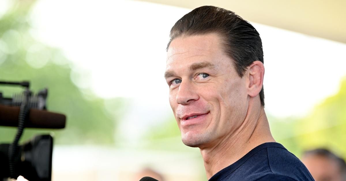 John Cena odhaluje, že z dobrého důvodu náhodně sleduje lidi na Twitteru
