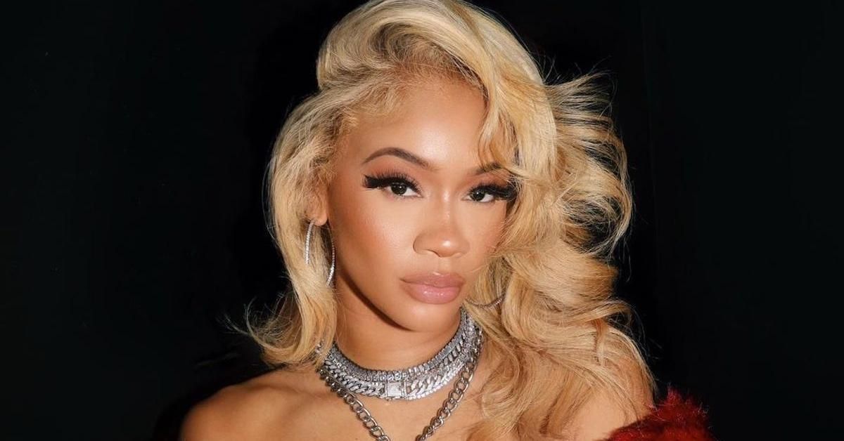 Fans sind verwirrt darüber, warum Saweetie am Santa Monica Pier für Spenden auftrat