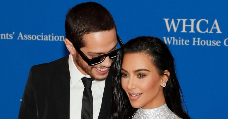 Pete Davidson és Kim Kardashian részt vesz a Fehér Ház tudósítói vacsoráján.