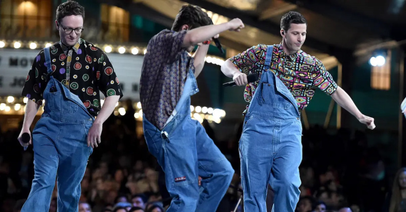 Akiva Schaffer, Jorma Taccone, Andy Samberg trong vai The Lonely Island tại MTV Movie Awards 2016