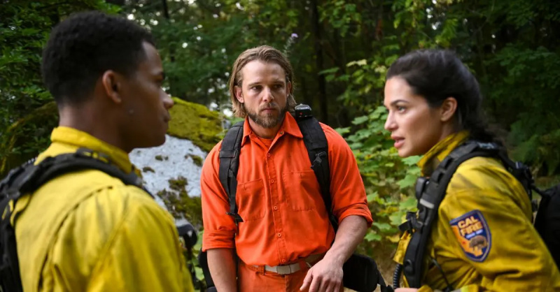   จอร์แดน คัลโลเวย์, แม็กซ์ เธียเรียต และสเตฟานี อาร์ซีลา'Fire Country'