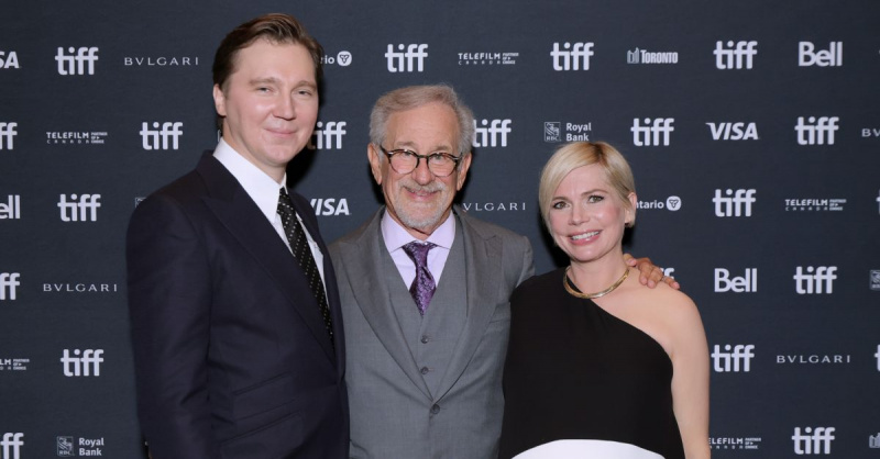 Paul Dano, Steven Spielberg și Michelle Williams.