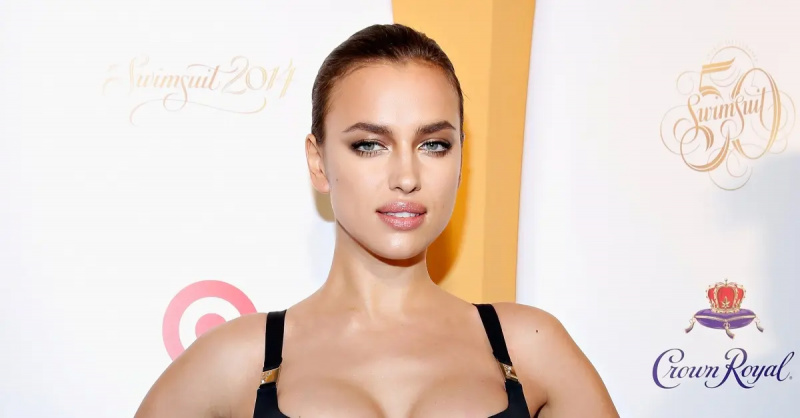 : Dumadalo ang modelong si Irina Shayk bilang Captain Morgan White Rum at Crown Royal XO sa isang itim na damit.
