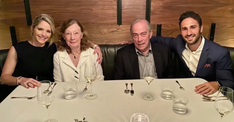 (L-R): Sara Haines, Sandra Haines, David Haines i Max Shifrin