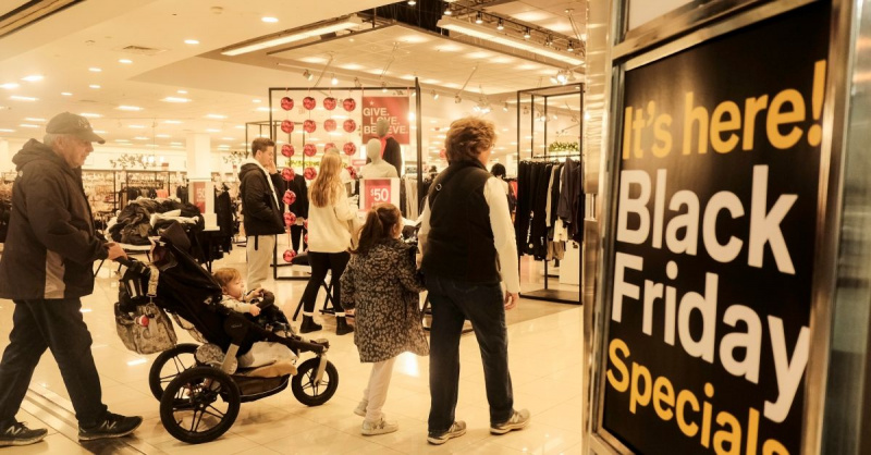 7 Black Friday mém, amin nevethetsz, miközben a Walmarton kívül táborozol