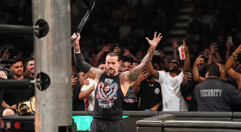 CM Punk tur saliekamo krēslu