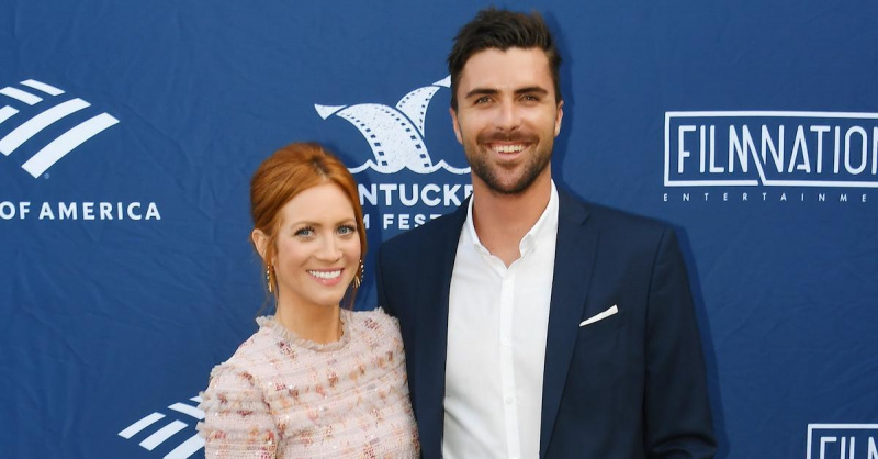 Brittany Snow un Tailers Stenalends