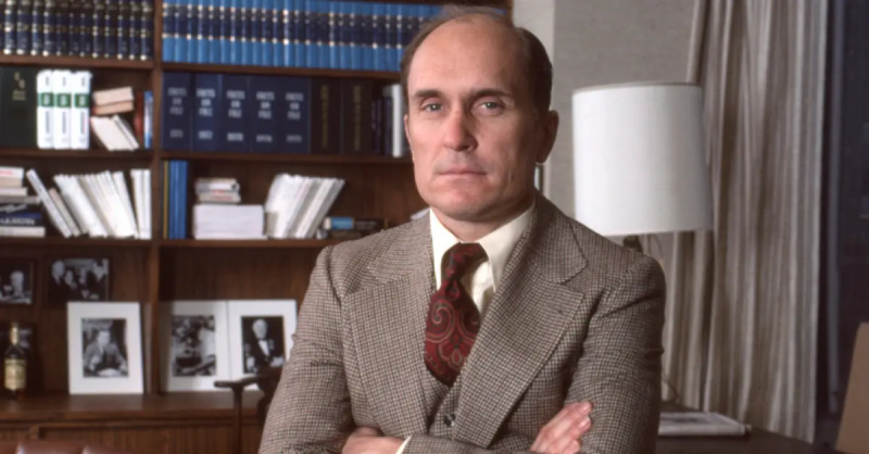 Robert Duvall pose dans son bureau du film Sidney Lumet de 1976'Network.'